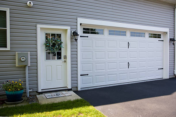 24/7 Emergency Garage Door Panel Replacement experts in Scott County County, KS